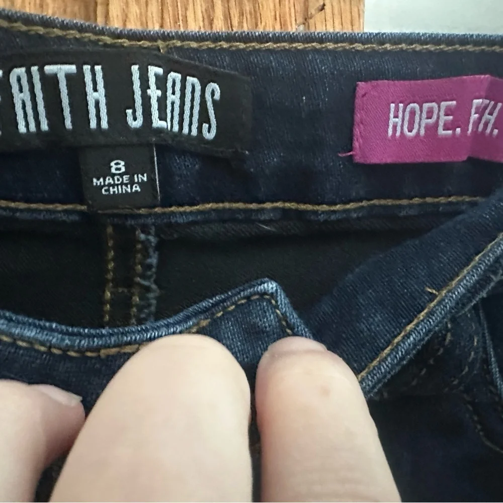 ✨Like new✨Faith Jeans Women's Denim Capris - Picture 4 of 5